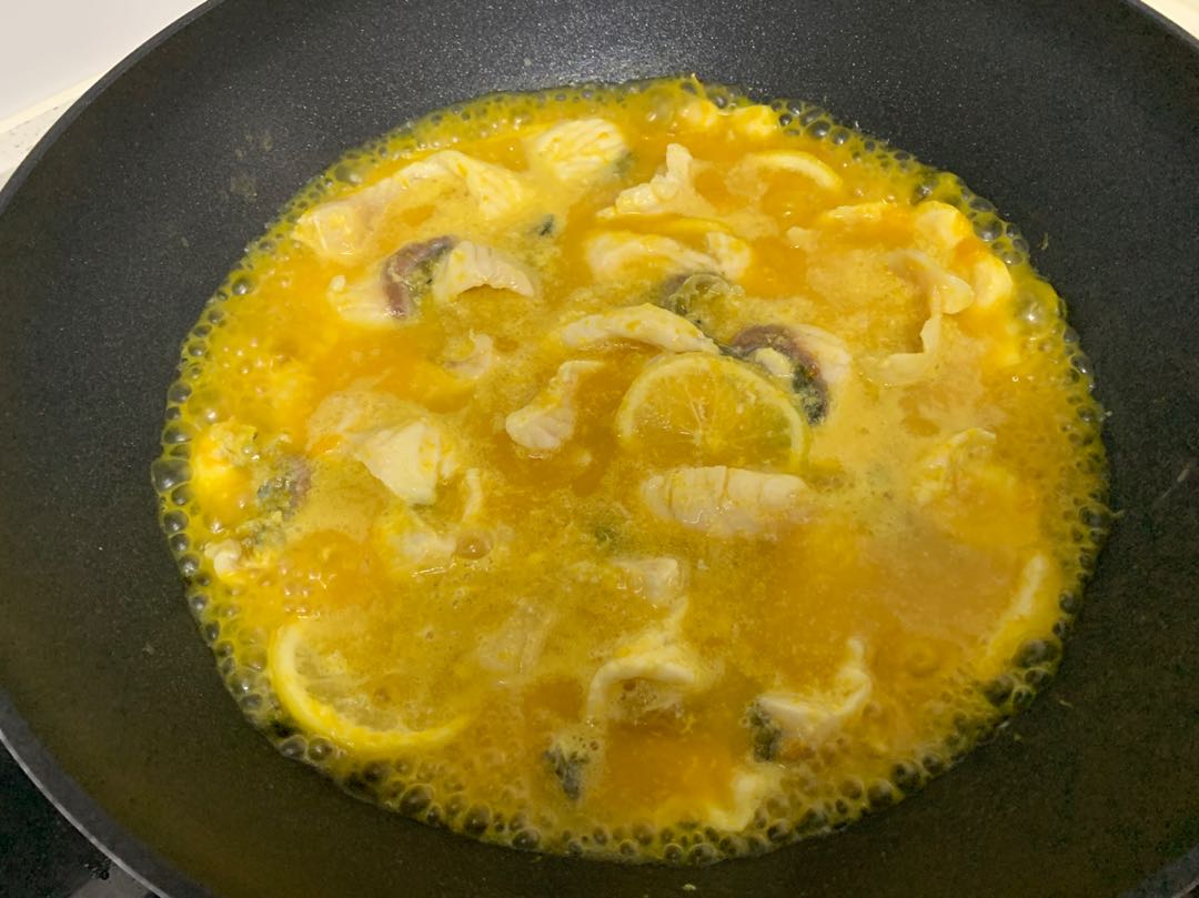 鲜美可口，低脂高蛋白金汤柠檬鱼片，10月女人要多喝