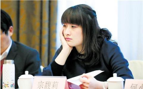 78岁父亲身价千亿，36岁漂亮女儿却嫁不出去，娶