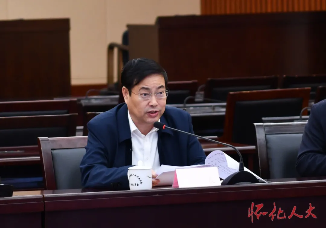 市人大代表评议建议办理工作会举行