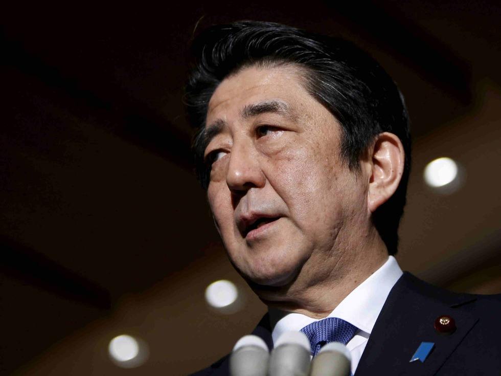 与“青瓦台”相似的剧情，安倍下台后丑闻频发