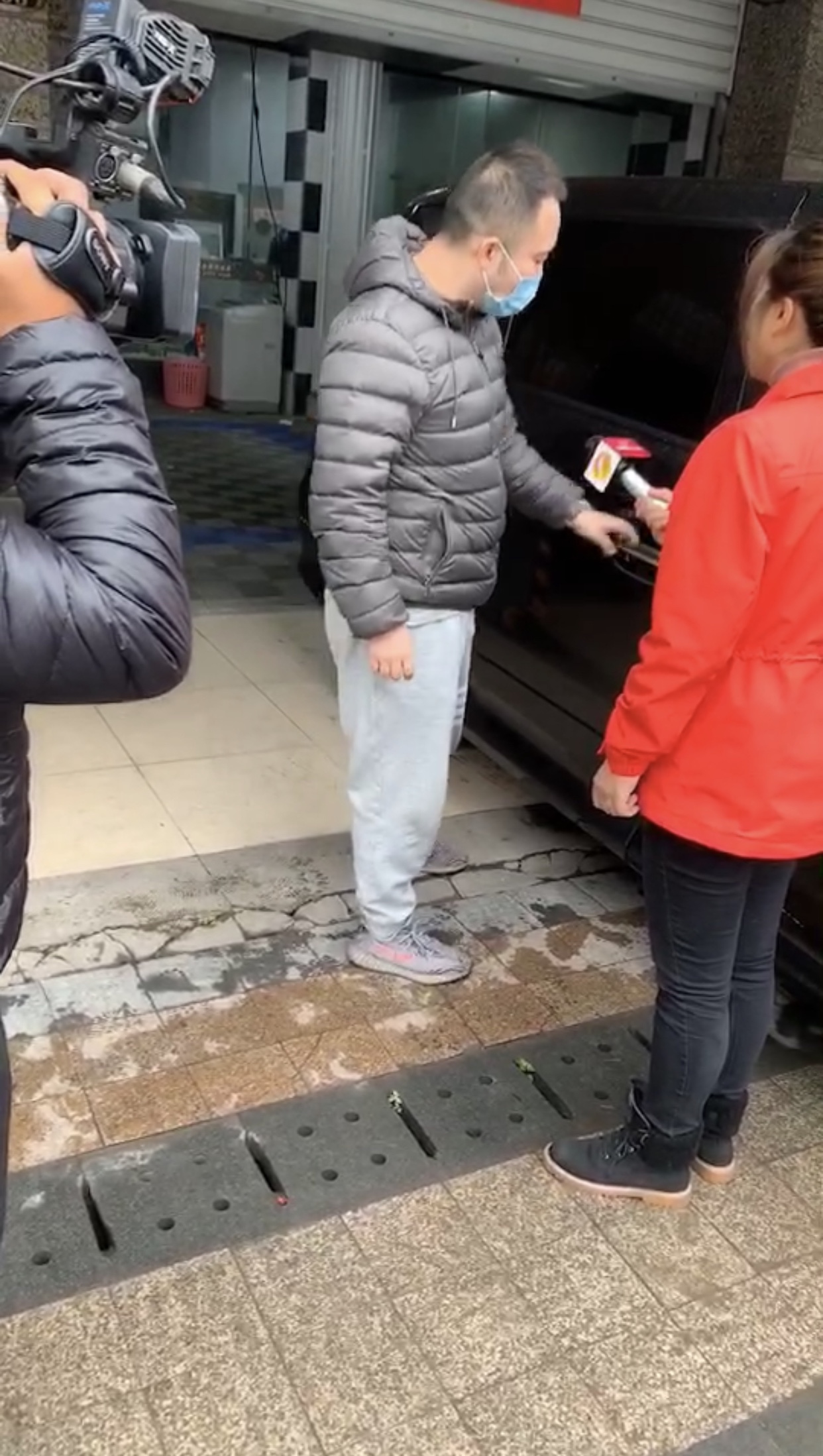 買到泡水車，記者和車行老板大吵一架，才維權(quán)成功