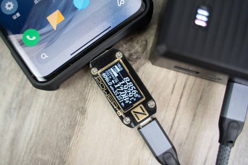 一斤半，小米10充6次电：ORICO 30000mAh充电宝