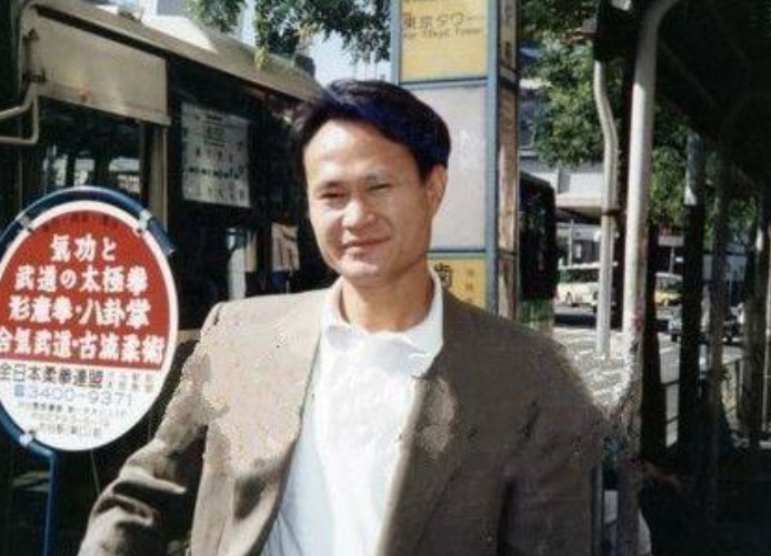 演艺圈唯一无人敢劝他喝酒的人，成龙、洪金宝