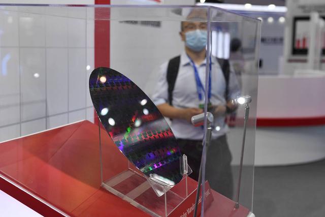 不用EUV光刻机也行？华为芯片研发新进展，老美