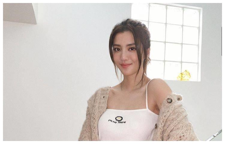吴千语自称手机壳路边买，衣服自己染，走女强