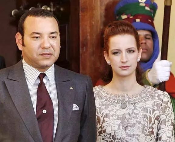 为美貌王妃废除一夫多妻制的摩洛哥国王官宣离婚：童话里都是骗人