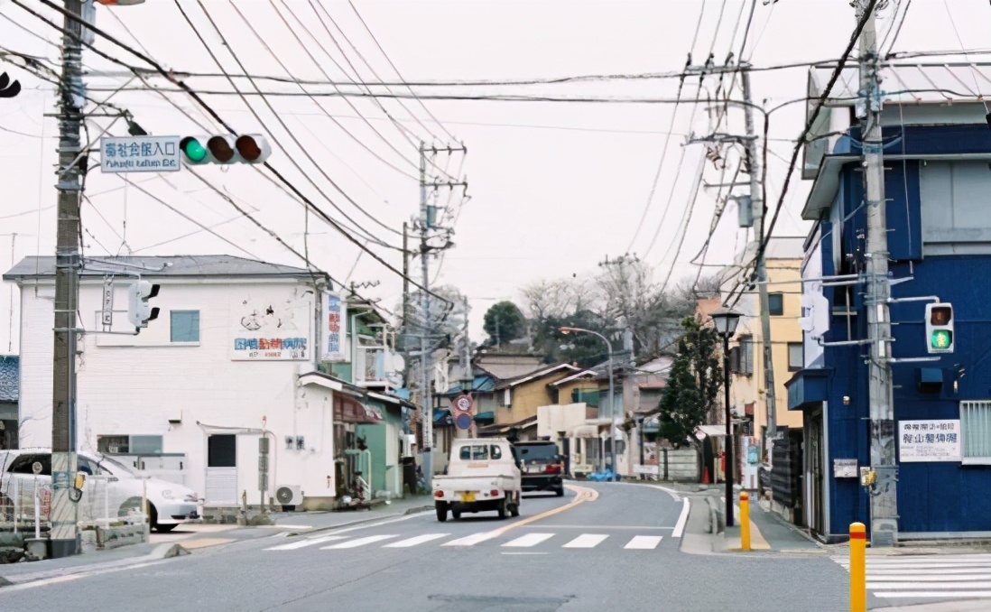 日本教授：不懂中國人，明知電線桿成本低，卻大力鋪設地下電纜