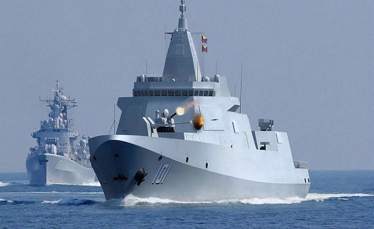 中國(guó)055大驅(qū)二號(hào)艦官宣入列，日本下水新型護(hù)衛(wèi)艦，誰有排面？