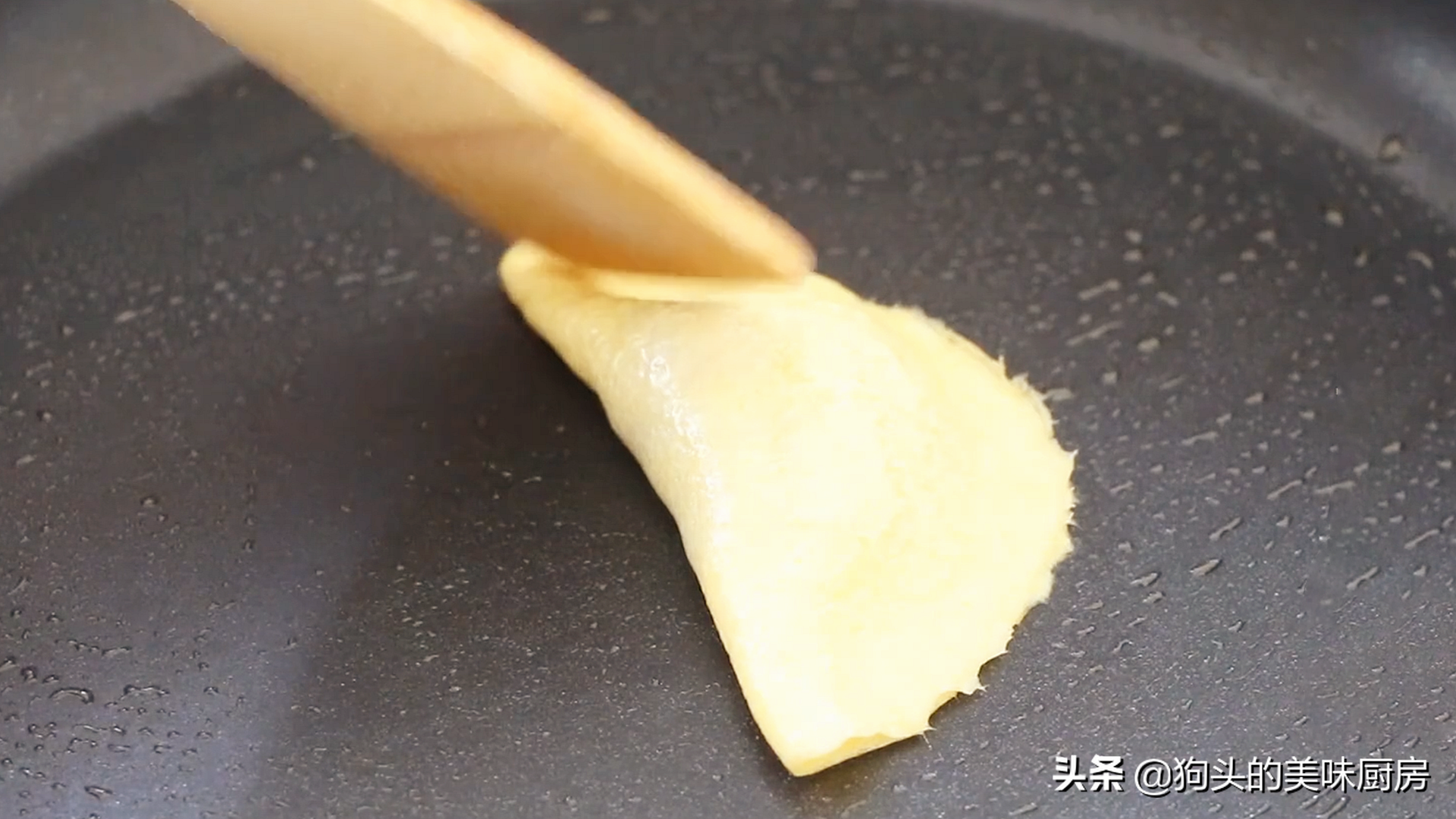 蛋餃用這個方法做，個個圓潤好看，簡單又方便，直接吃燉湯都可以
