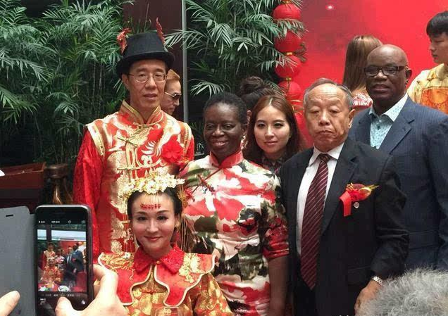 “央视才女”曹晴的毁灭史，她的故事远比你想象的更加恶劣