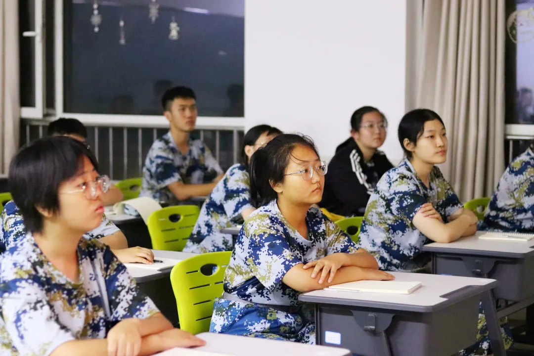 理想照亮未来——我校组织全体师生观看2021《开学第一课》