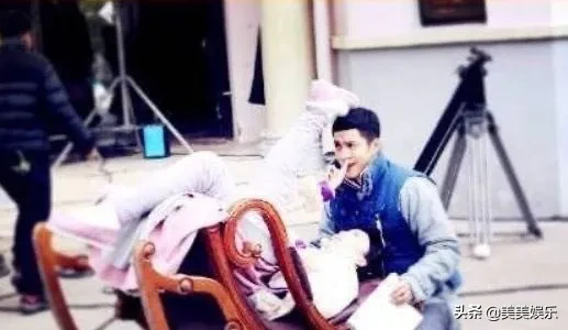 地下恋实锤！剧组手牵手，还不公开？