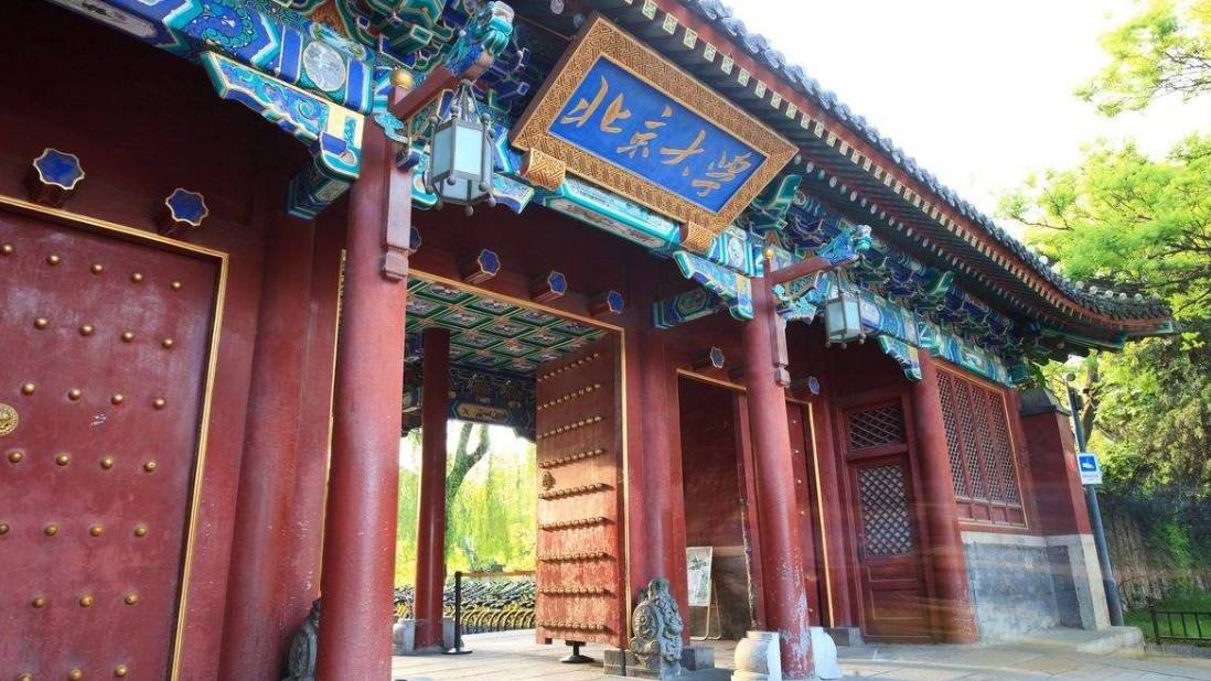 局座张召忠，军事战略学博士研究生导师，退休后享什么待遇？