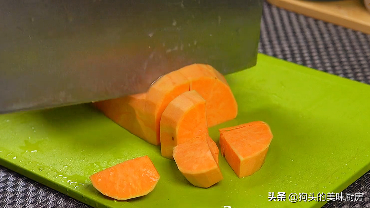 五花肉不紅燒了，教你秘製的做法，上鍋一蒸，下飯又解饞，太香了