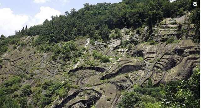 重庆丰都“最大鬼”，高138米，宽217米，嘴宽2