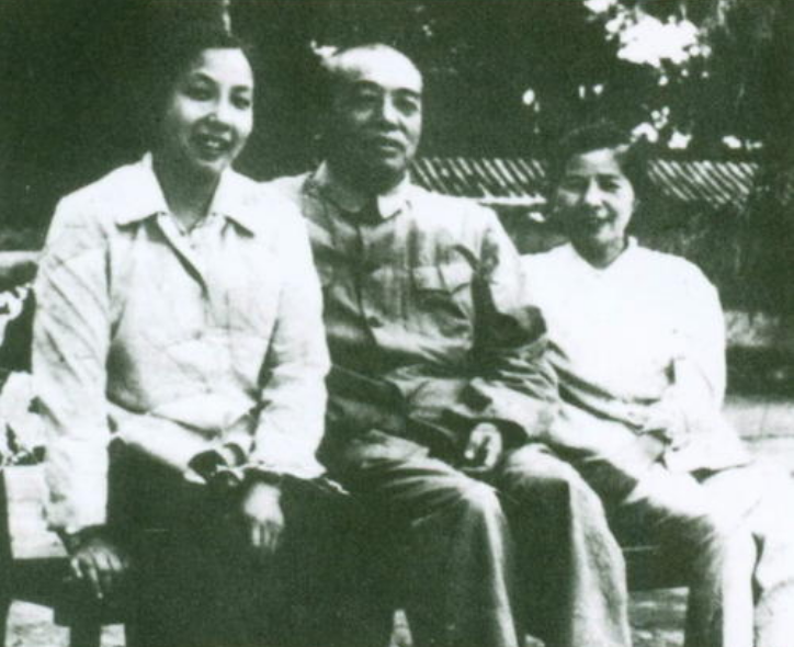 彭德怀三段婚恋，初恋被逼跳崖，原配无奈背叛