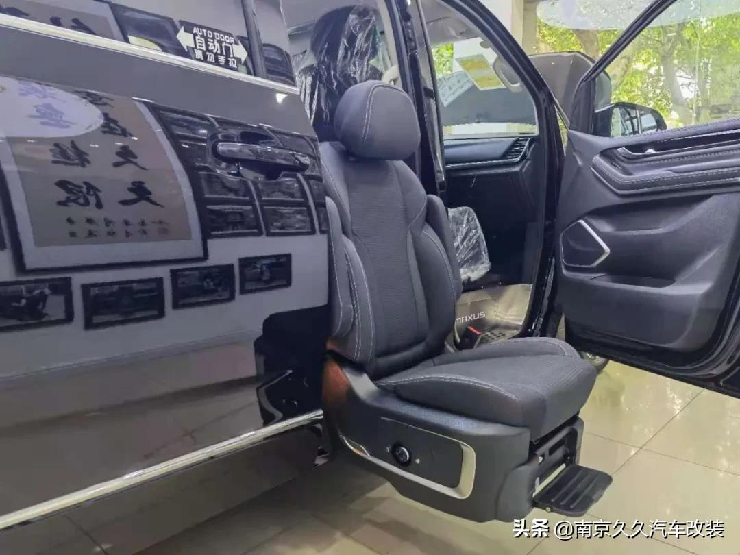 大通G20福祉改装车,专为行动不便的人士所设计