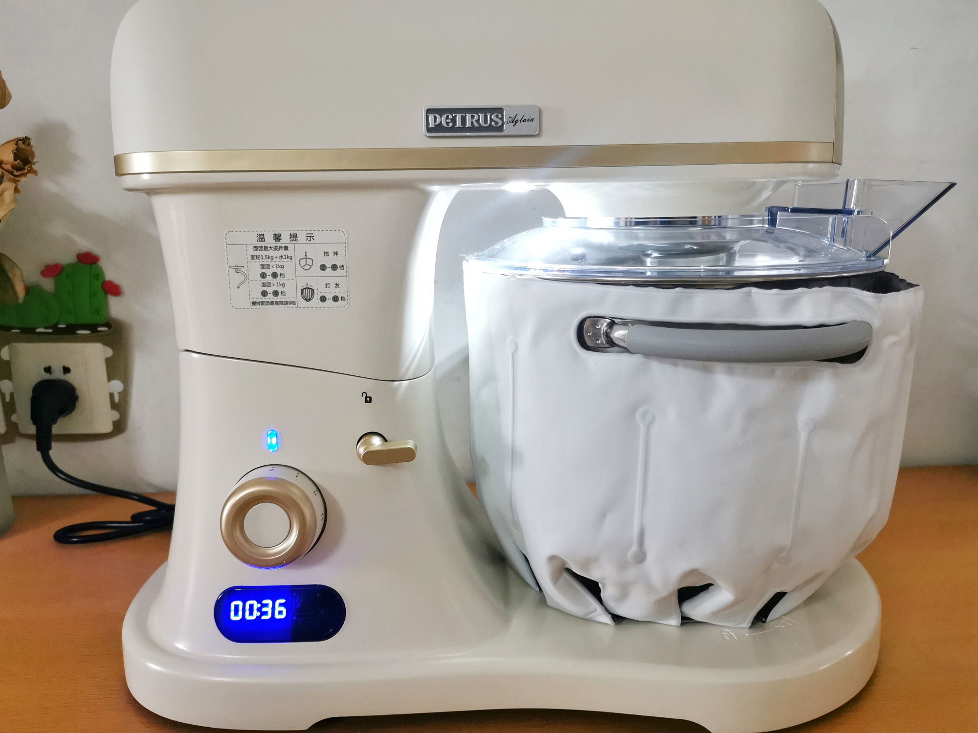 用了6年的吐司配方，次次都成功，放3天依旧松软，比买的都好吃