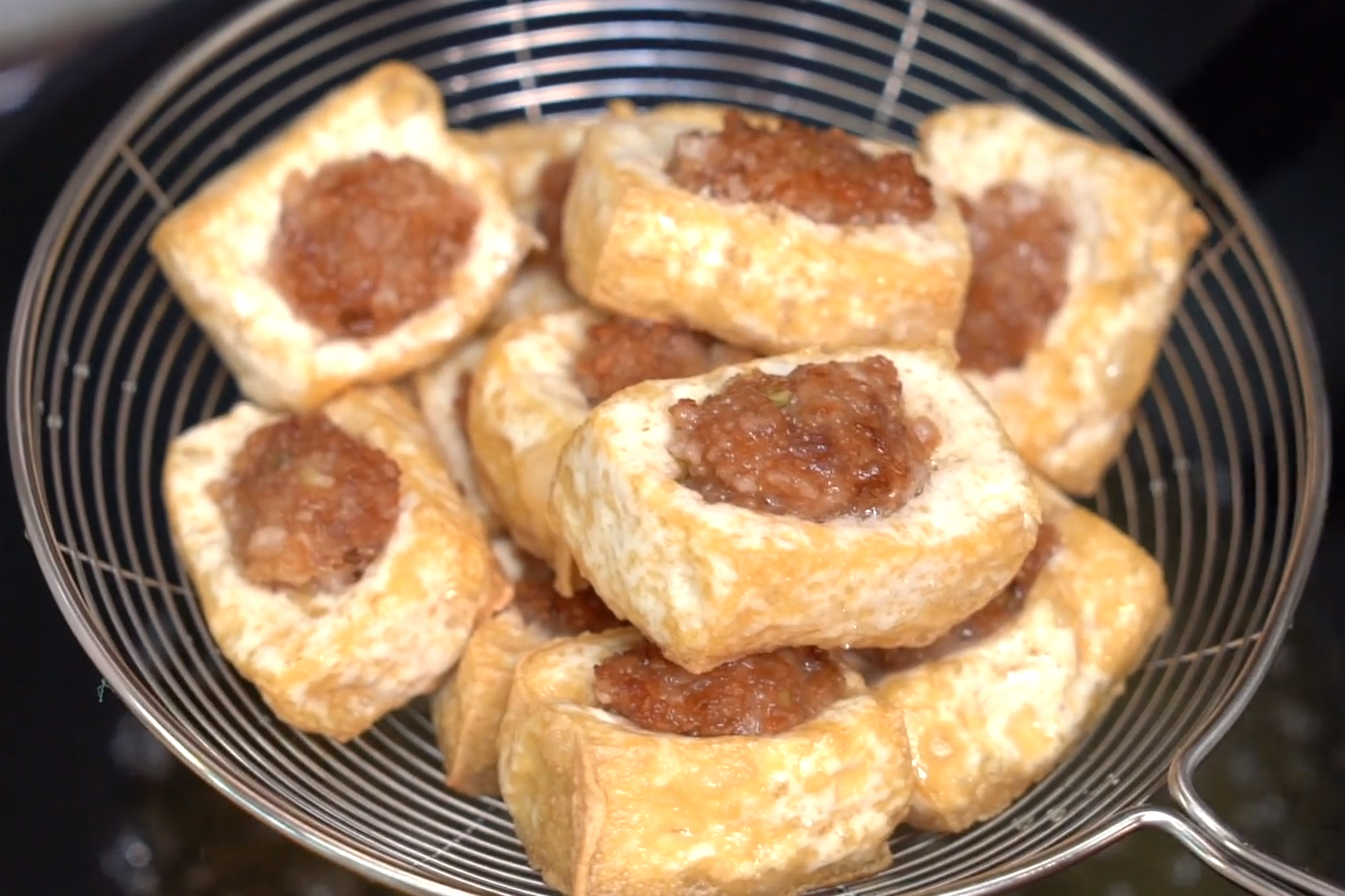 豆腐加一塊五花肉，教你沒吃過的做法，葷素搭配，香到流口水