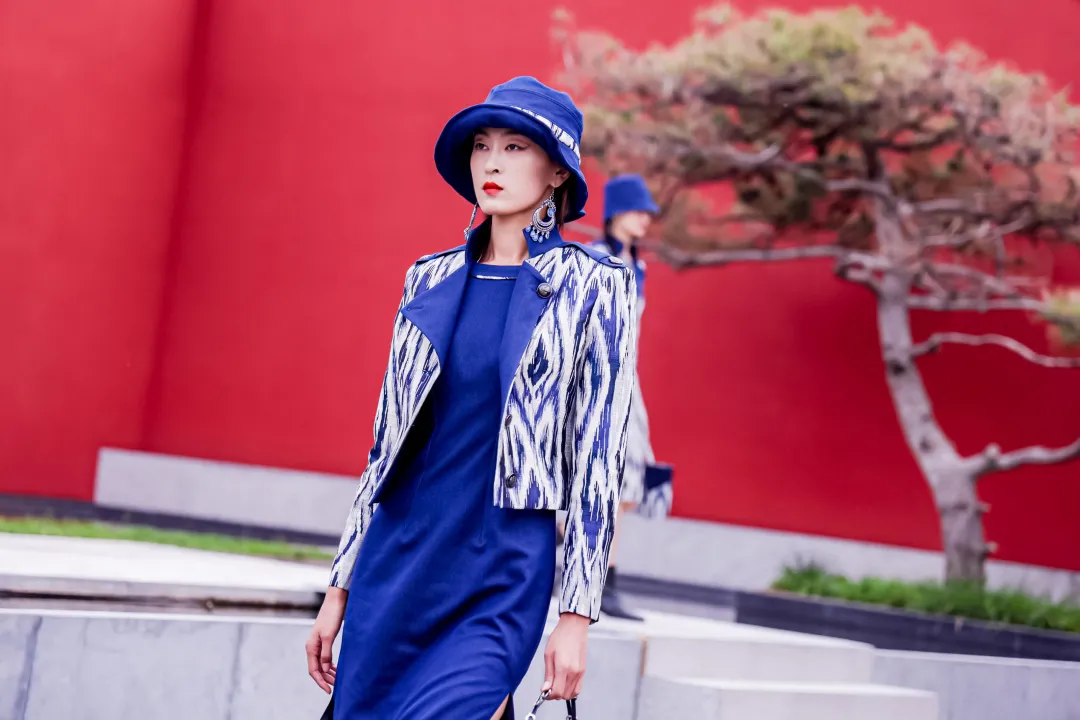 艾德莱斯绸亮相首都北京，为和田时尚代言