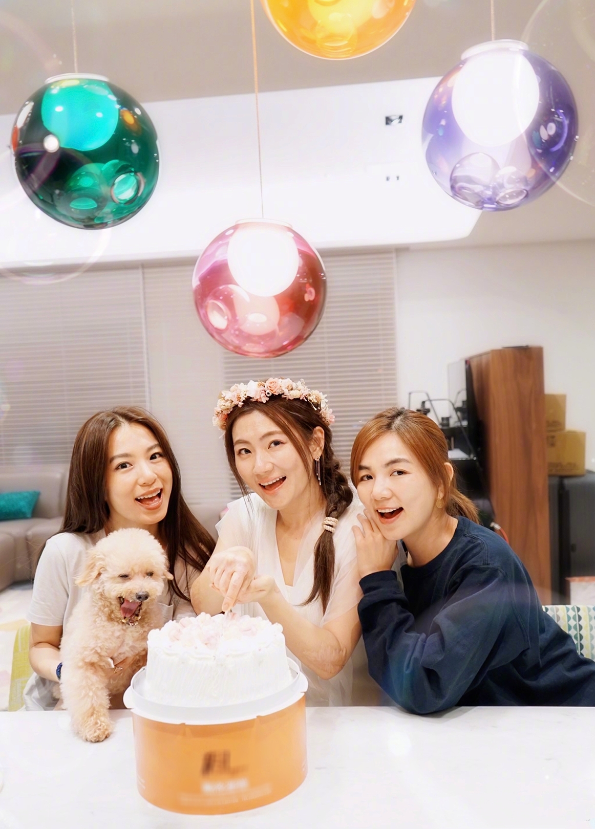 田馥甄获金曲奖歌后，任家萱陈嘉桦开心祝贺，神情友情惹人羡