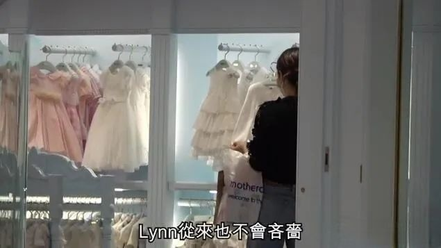 百亿阔太熊黛林为女儿狂扫名牌，一件几千至上万，承认小女儿丑