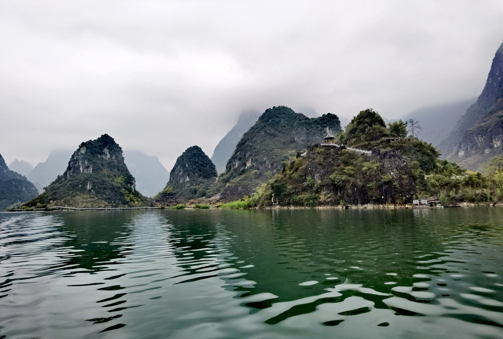 天阴不掩山水美(3)深山翡翠浩坤湖