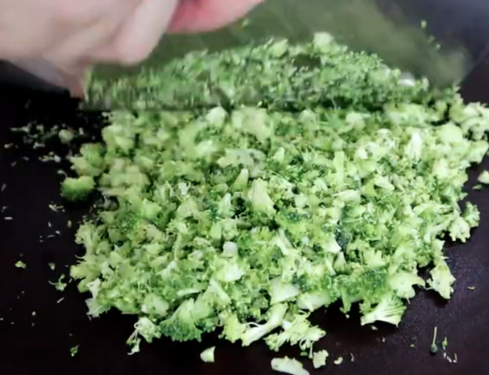 圖片[4]-番茄西藍花餅的做法 提高腦力又營養(yǎng)孩子一口氣吃了一大盤-起舞食譜網(wǎng)