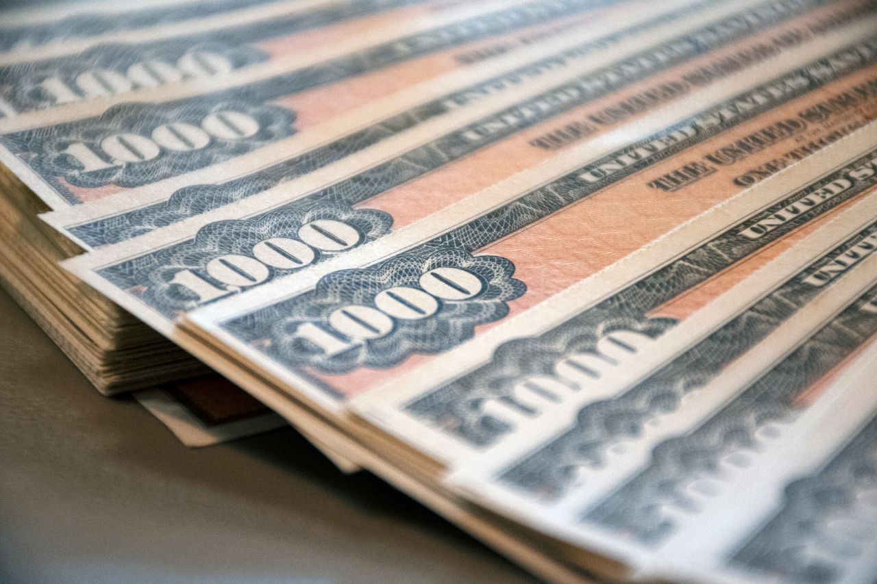 如美国欠中国够建200艘航母的钱，赖账不还咋办？听听专家怎么说