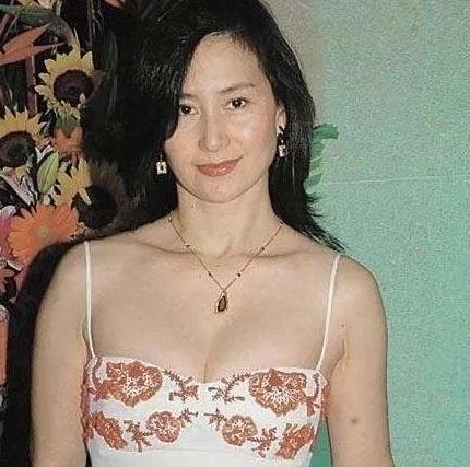 豪门千金地位PK，赌王虽宠女但竞争优胜劣汰，霍家继承仅靠男丁