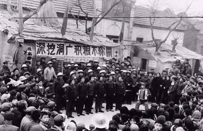 1969年大战一触即发，毛主席指示：中央领导人不