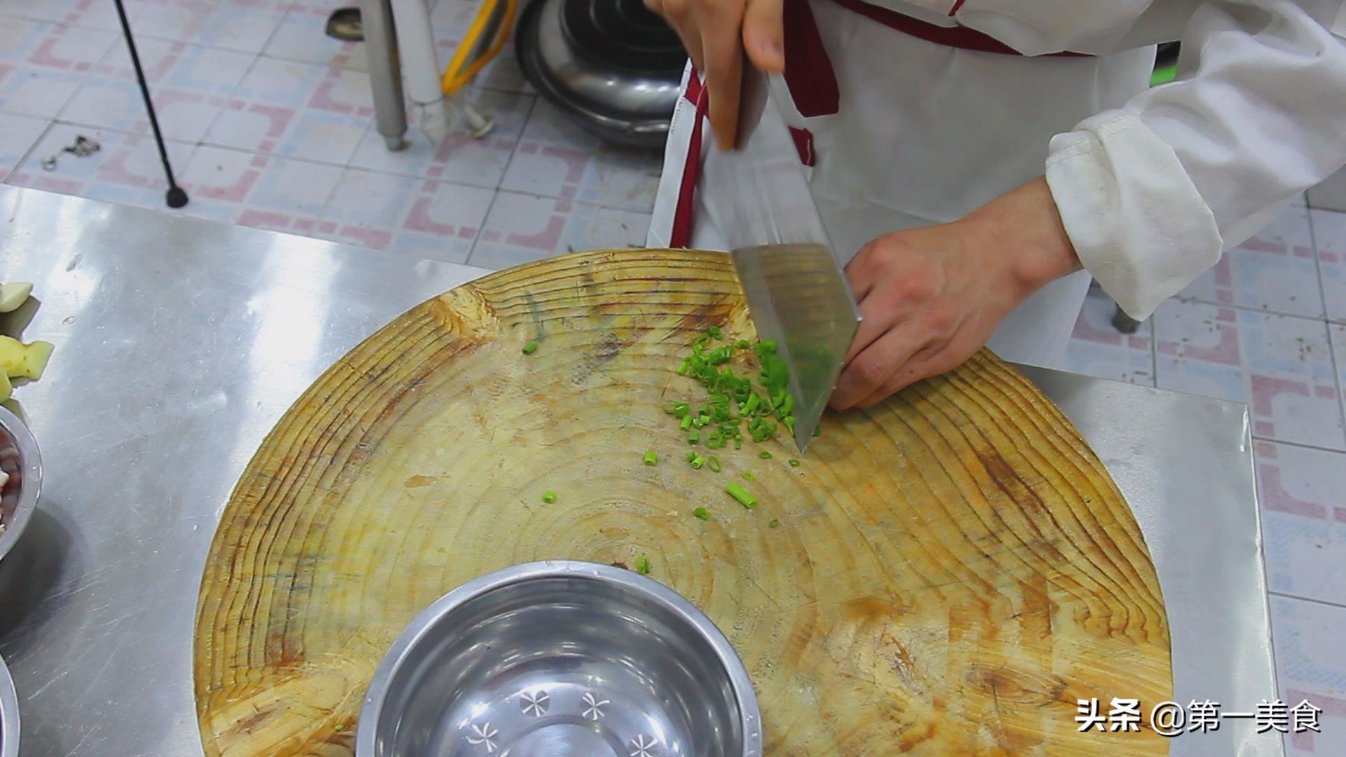图片[6]-厨师长教你做“肉沫酸豆角” 酸辣爽口 食材简单 经济实惠-起舞食谱网