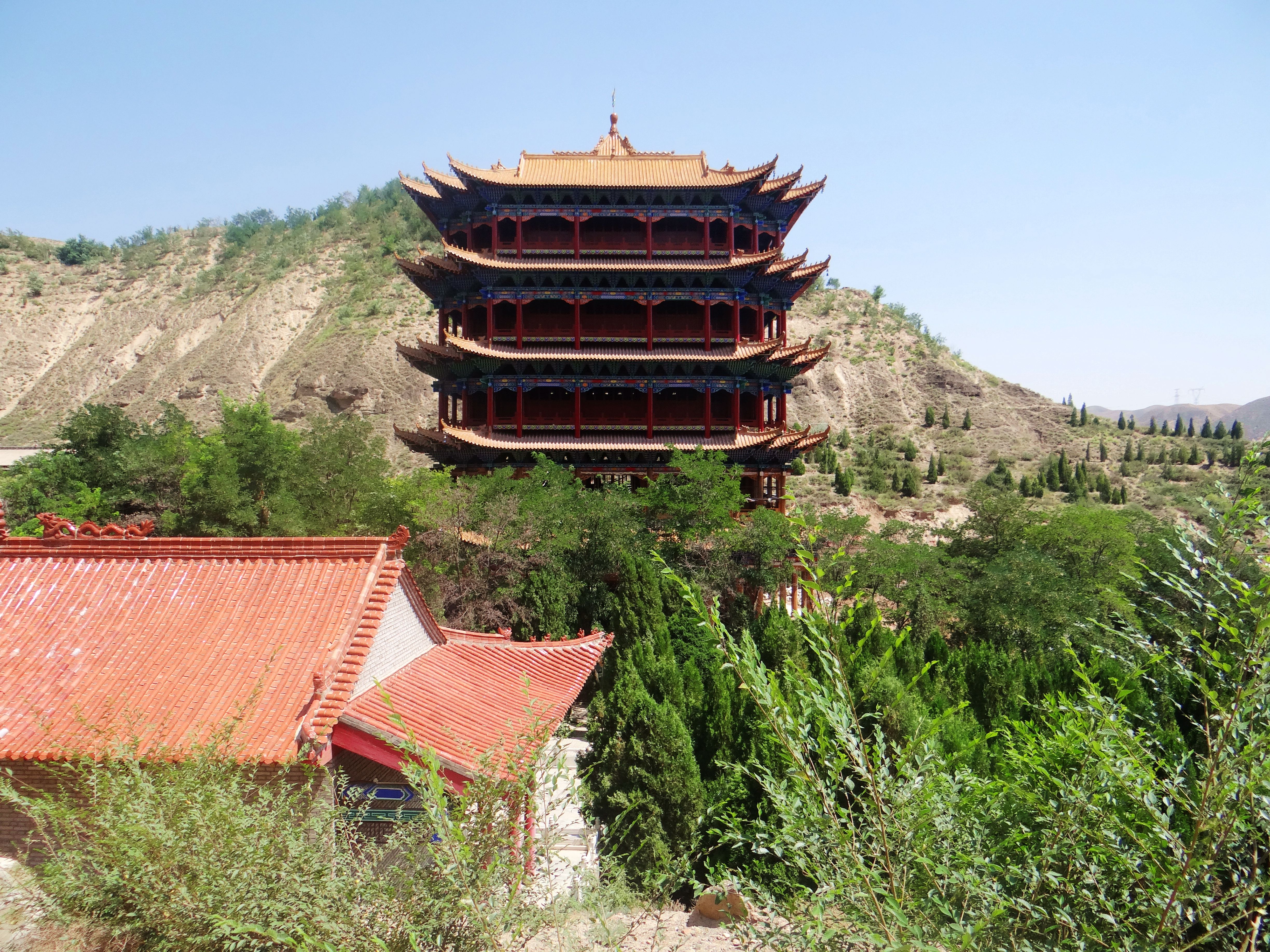 An ancient temple in the deep mountains of 1,400 years, 36 temples and grottoes, a very spectacular scenery
