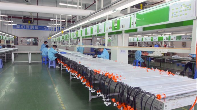 《百年奮進·崛起中國》欄目走進深圳福樂沃光電科技