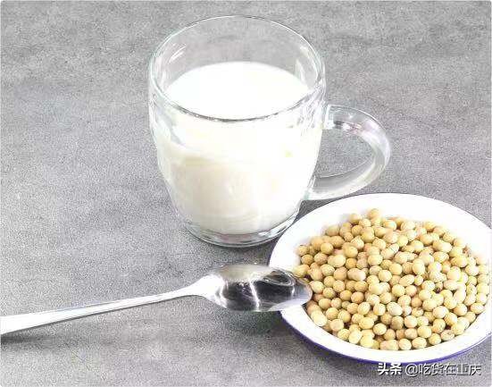 三角粑、麻圆、油钱、油茶····这家店集合了重庆最有名的小吃
