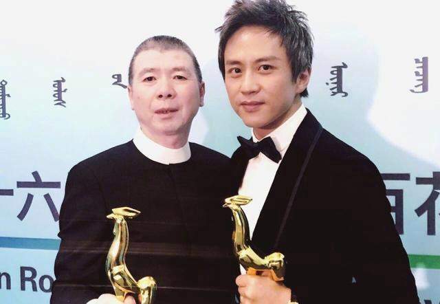 永远放不下的仇？冯小刚邓超14年再无合作，看他俩11年恩怨情仇