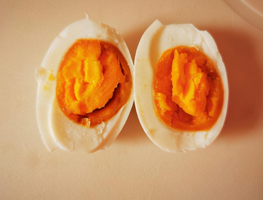 图片[6]-咸鸡蛋的做法步骤图 鸡蛋个个流油还咸香-起舞食谱网