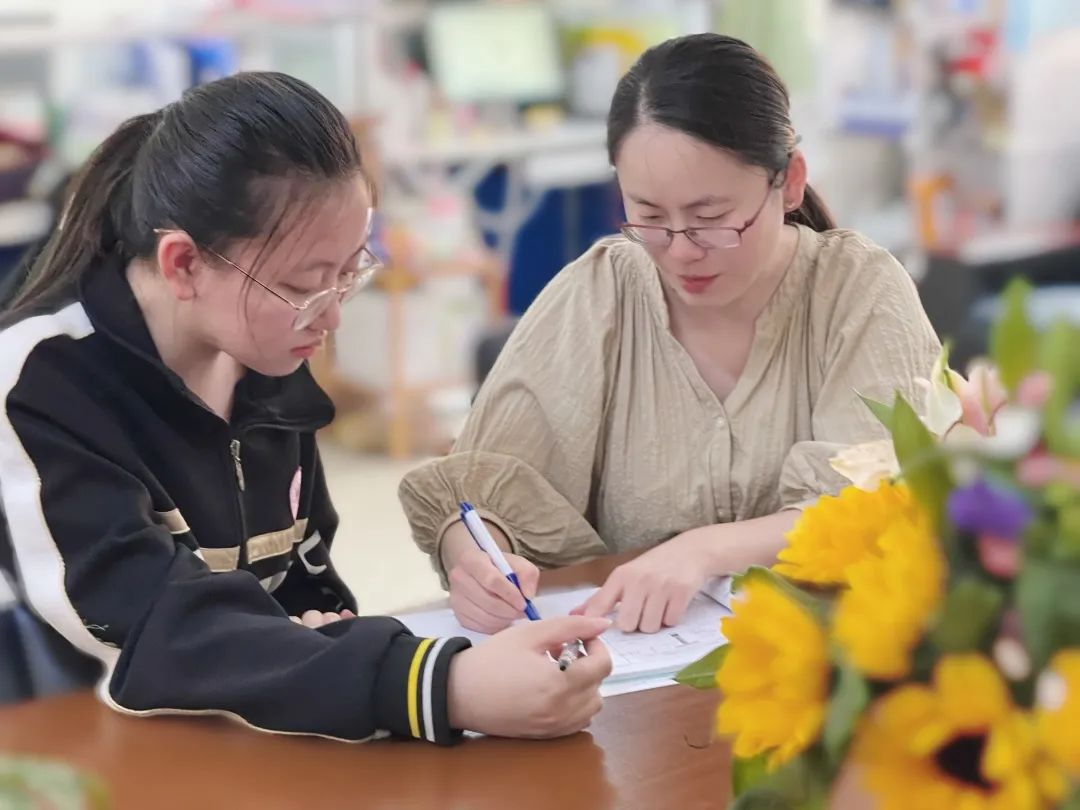 祝贺汤雯茹同学斩获全球排名第10的伦敦大学学院的录取offer