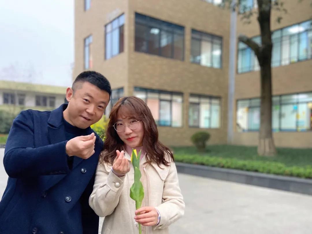 成都市华阳中学附属小学举行“三八妇女节”庆祝活动