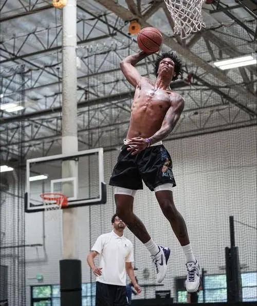 能飞善扣的奥尼尔之子，为何还没参加NBA选秀？这三点太影响他了