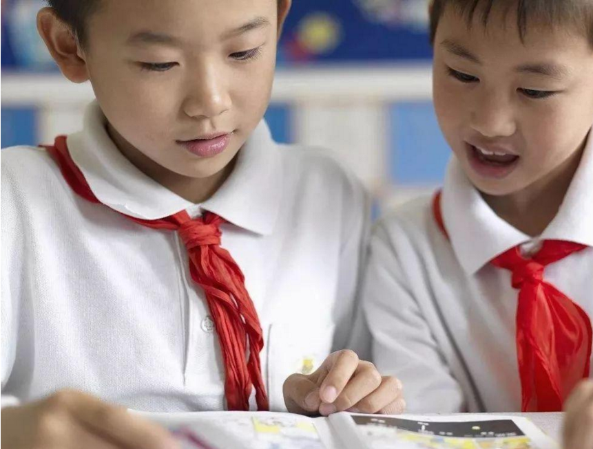 小学生或将迎来“好消息”，建议让作业不出校门，家长半喜半忧