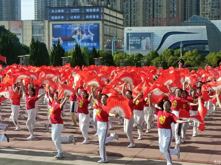 舞动湘潭”万人同跳大型排舞展演湘潭主会场启动活动圆满成功