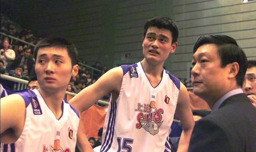 从小打中锋还是姚明队友，长大后成CBA第一位万分后卫