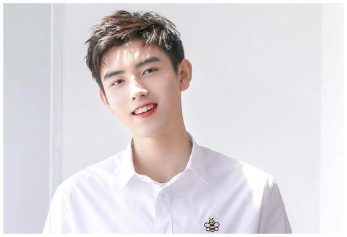 “华为千金”姚安娜官宣出道，揭女神进军娱乐圈三大原因