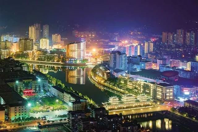 重慶將建三個(gè)中心城市，打造一主二副格局，形成三大城市組團