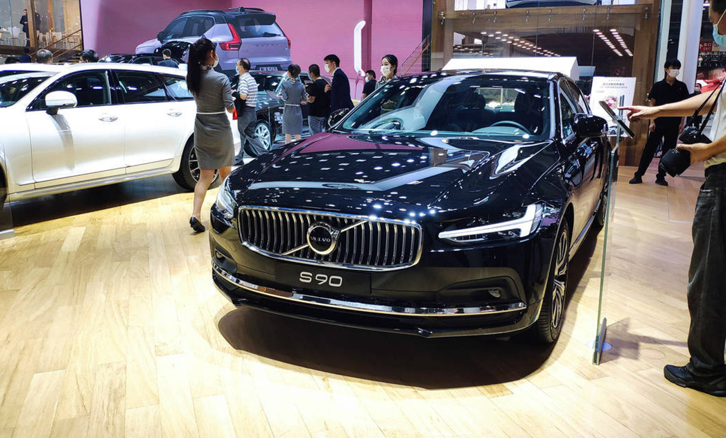 最新款volvoS90实拍视频，增加水流转为和48v轻混，外型更空气