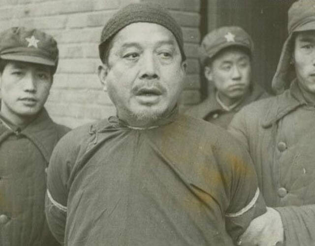 1949年，毛泽民遗骨在新疆乱坟岗被找到，公安巧施妙计让凶手伏法