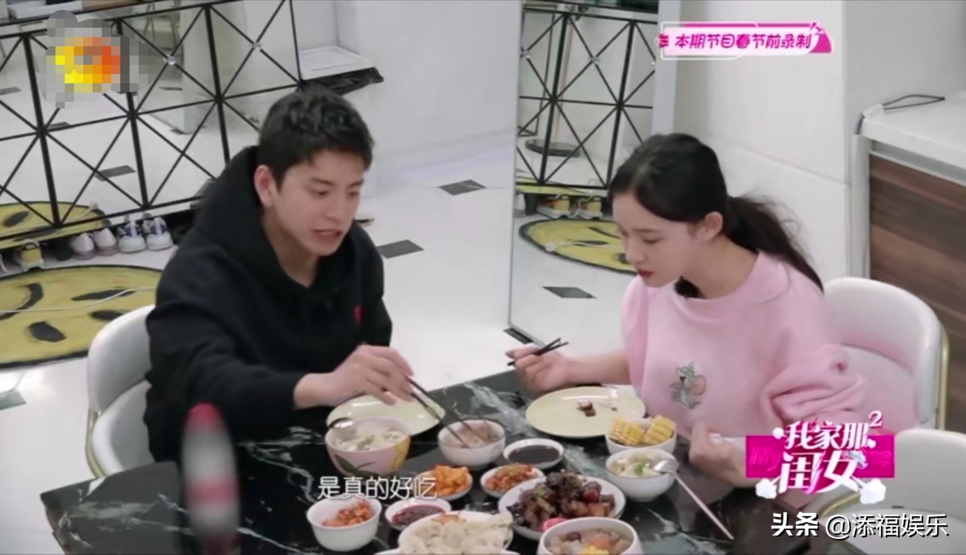 美食博主林允尝试新技能，惨遭滑铁卢，穿白衣唯恐油渍溅衣服