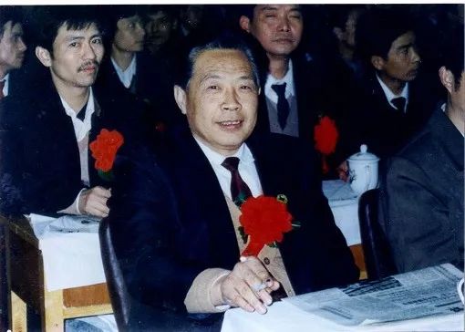 酿酒大师赖高淮先生荣获“抗美援朝70周年”纪念章