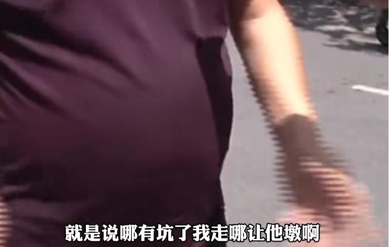 哪有坑往哪儿开?瓶盖卡进婴儿喉咙,的哥开烂路竟救孩子一命